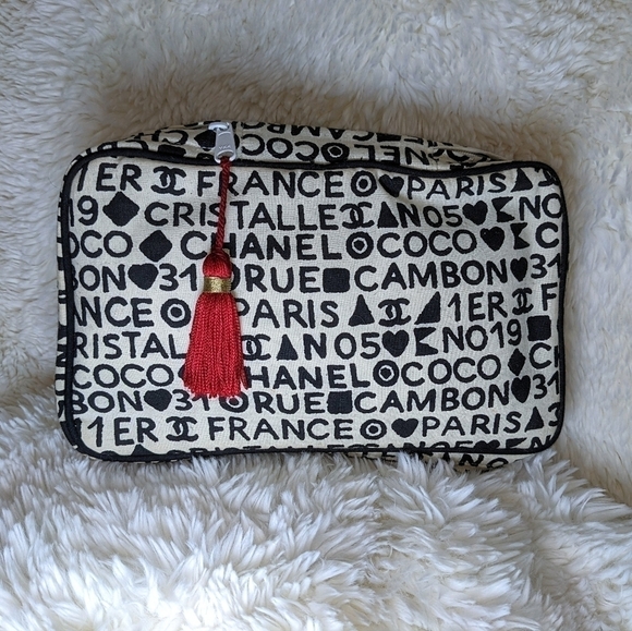 Vintage Chanel Cambon 31 Cosmetic Bag Purse Case in Black and Ivory w Red Tassel - Picture 4 of 4